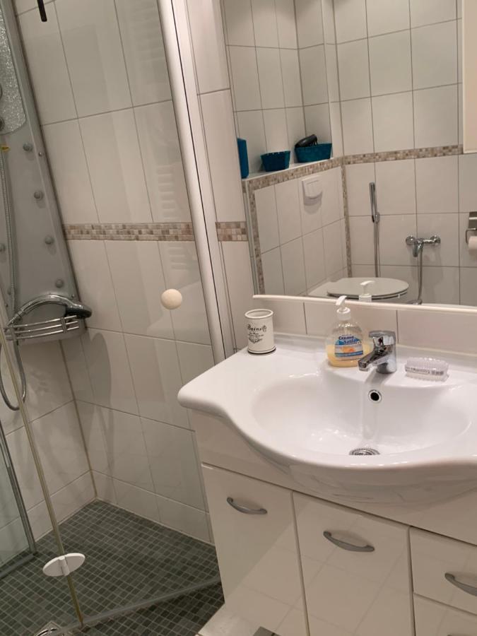 Südstadt-FeWo mit großem Balkon nahe City und Meer - über den Dächern von WHV Wilhelmshaven Exterior foto